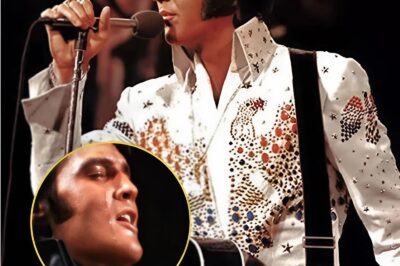 💔REVEALED: Elvis Presley’s Private Letters Unearthed — and 3 Heartbreaking Words Keep Appearing 😱📜 Newly discovered notes show a side of The King fans have never seen. In letter after letter, Elvis repeats the same haunting three words, exposing a loneliness behind the fame. Who were they for — and why were they hidden? This emotional glimpse into his private world is changing everything we thought we knew.