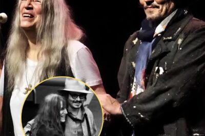 🎸SURPRISE DUET STUNS LONDON: Patti Smith & Johnny Depp Ignite the Palladium Stage in a Night of Raw Power ⚡🔥 When Patti Smith took the mic, the crowd expected magic — but no one saw Johnny Depp stepping beside her. With guitars in hand, they tore through People Have the Power like a battle cry. Fifty years after Horses, her fire still burned — and with Depp at her side, rebellion didn’t just return… it roared.